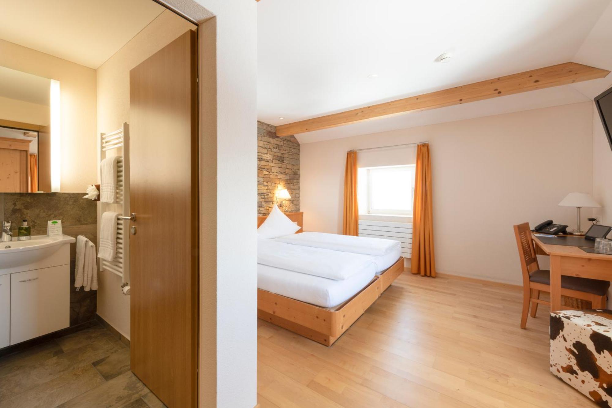 Berghotel Truebsee - Accessible Only By Cable Car Engelberg Bagian luar foto