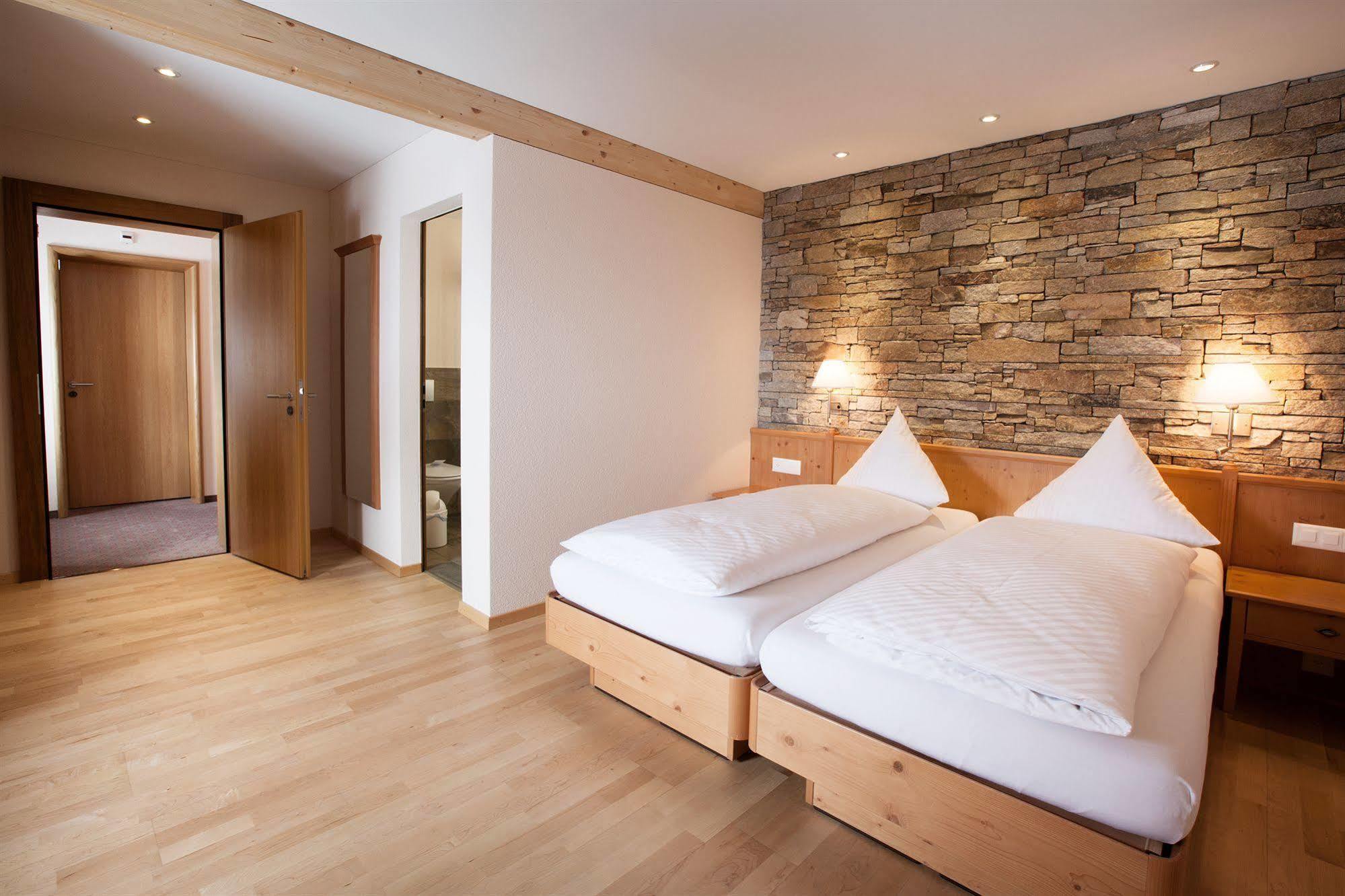 Berghotel Truebsee - Accessible Only By Cable Car Engelberg Bagian luar foto